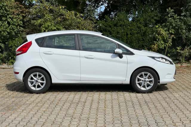 Ford Fiesta (2010) thumbnail 6