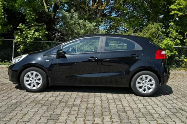 Kia Rio (2012) thumbnail 2