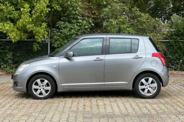 Suzuki Swift (2008) thumbnail 2