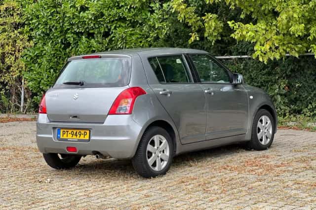 Suzuki Swift (2008) thumbnail 5