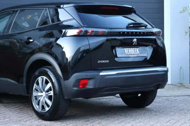 Peugeot 2008 (2021) thumbnail 4