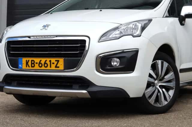 Peugeot 3008 (2016) thumbnail 3