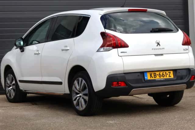 Peugeot 3008 (2016) thumbnail 4