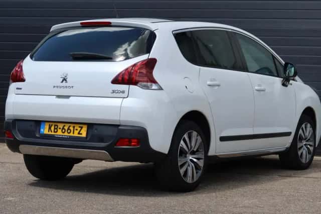 Peugeot 3008 (2016) thumbnail 5