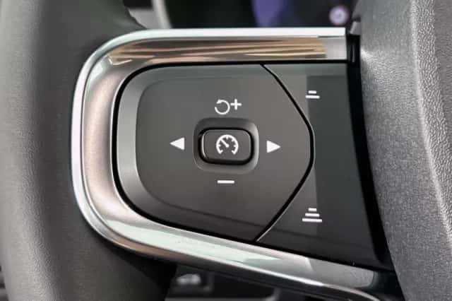 Volvo XC40 (2024) thumbnail 6