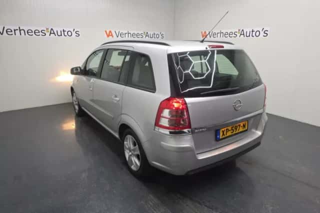 Opel Zafira (2013) thumbnail 4