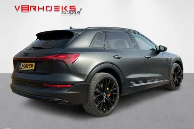 Audi e-tron (2018) thumbnail 5