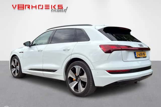 Audi e-tron (2019) thumbnail 3