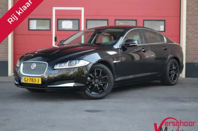 Jaguar XF (2015) thumbnail 1