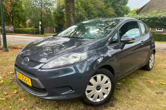 Ford Fiesta (2012) thumbnail 1