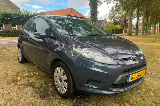 Ford Fiesta (2012) thumbnail 3