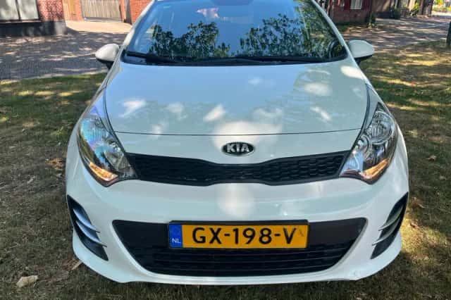 Kia Rio (2016) thumbnail 2