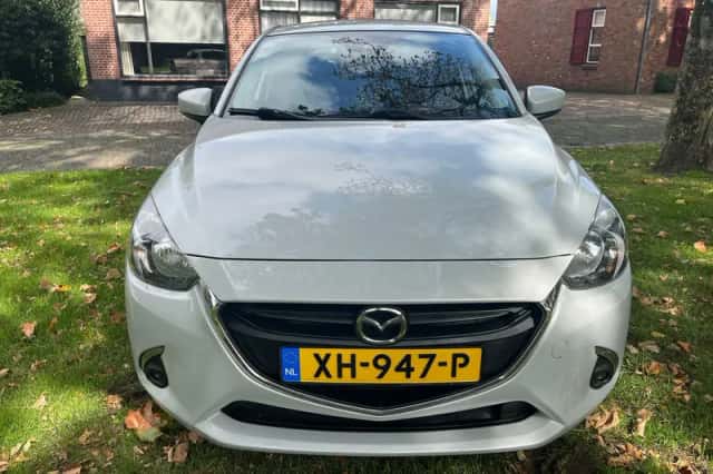Mazda 2 (2019) thumbnail 2