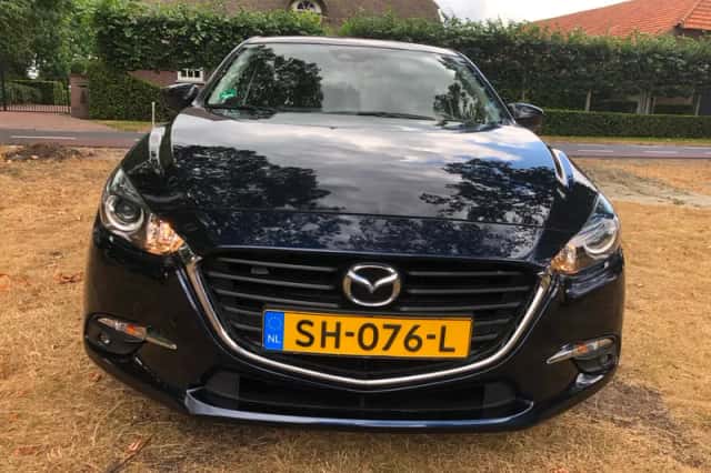 Mazda 3 (2018) thumbnail 2