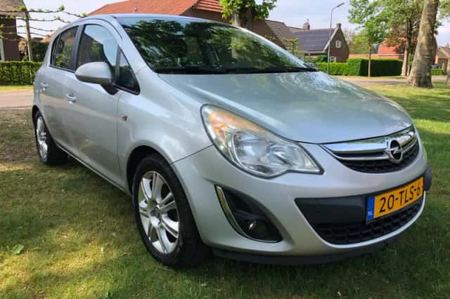 Opel Corsa (2012) thumbnail 3