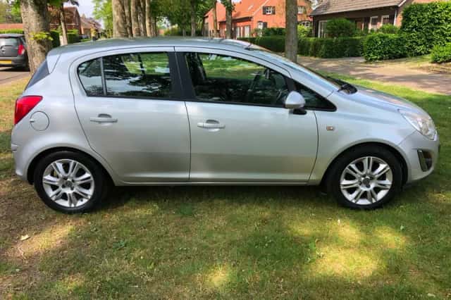 Opel Corsa (2012) thumbnail 4