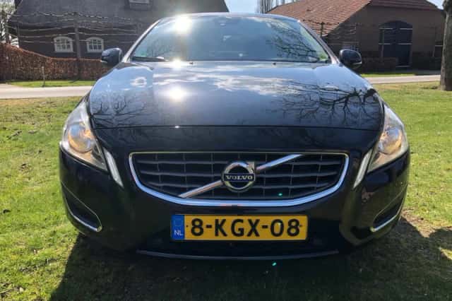 Volvo S60 (2013) thumbnail 2