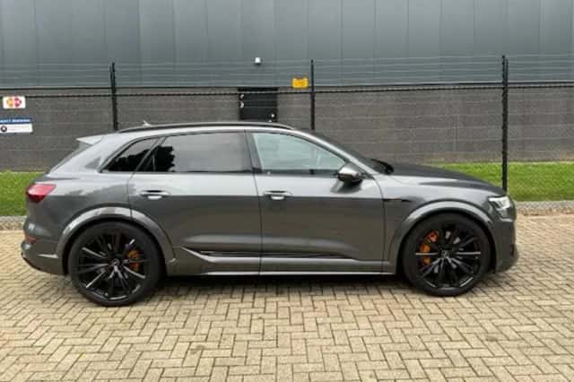 Audi e-tron (2022) thumbnail 6