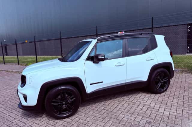 Jeep Renegade (2021) thumbnail 2