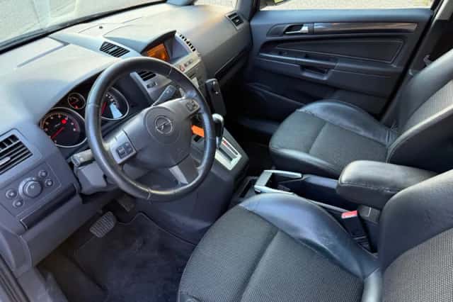 Opel Zafira (2005) thumbnail 4