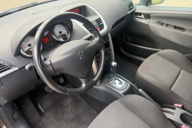 Peugeot 207 (2008) thumbnail 5