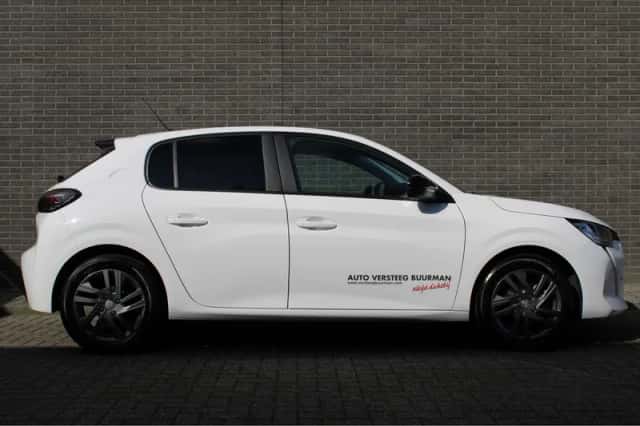 Peugeot 208 (2022) thumbnail 2