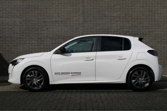 Peugeot 208 (2022) thumbnail 3