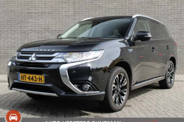 Mitsubishi Outlander (2015) thumbnail 1