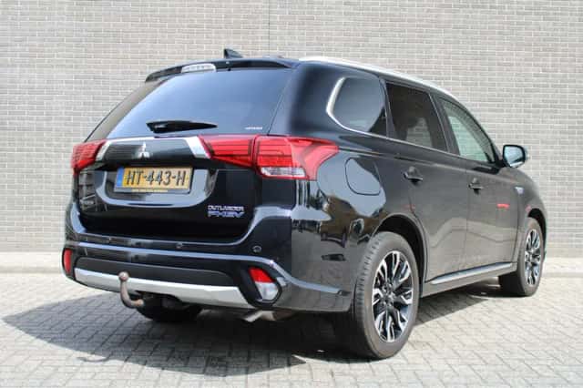Mitsubishi Outlander (2015) thumbnail 4