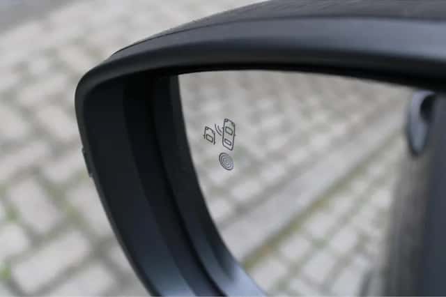 Peugeot e-2008 (2025) thumbnail 6