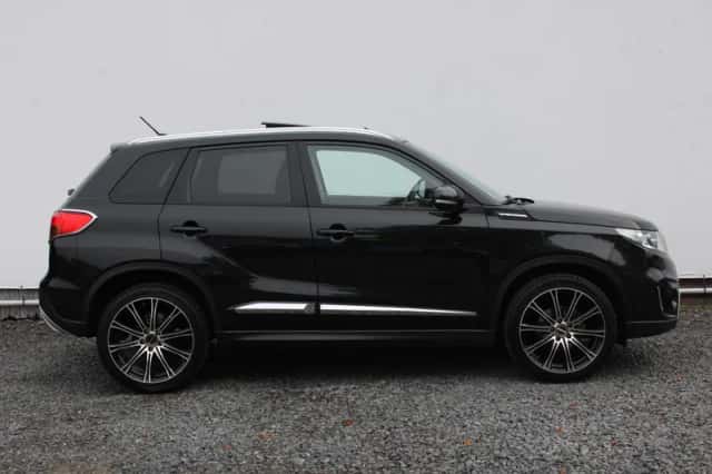 Suzuki Vitara (2015) thumbnail 2