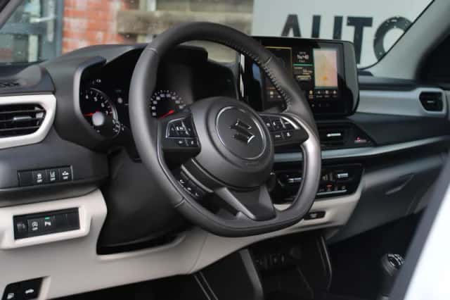 Suzuki Swift (2024) thumbnail 5