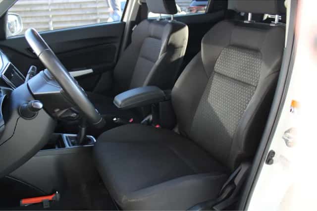 Suzuki Swift (2019) thumbnail 5