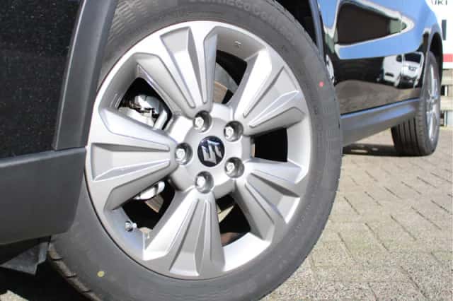 Suzuki Vitara (2022) thumbnail 3
