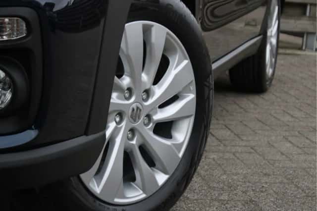 Suzuki S-Cross (2025) thumbnail 3
