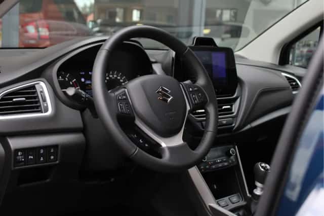 Suzuki S-Cross (2025) thumbnail 5
