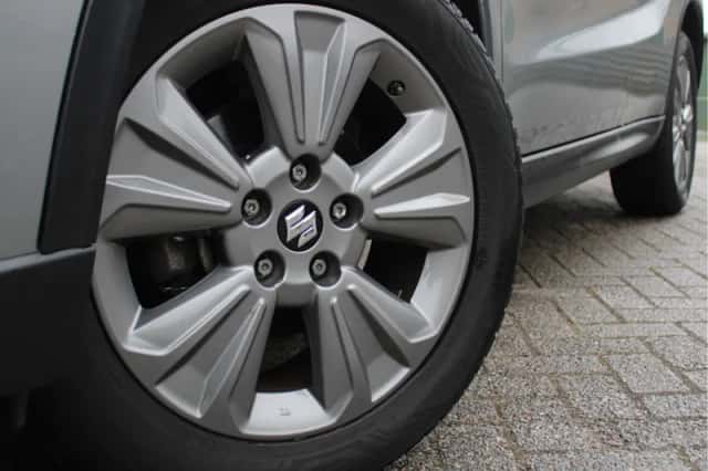 Suzuki Vitara (2019) thumbnail 3