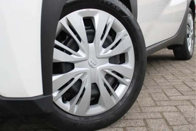 Toyota Aygo (2023) thumbnail 3