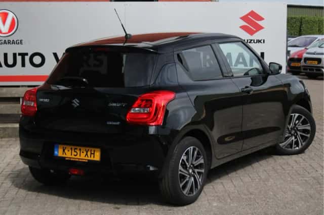Suzuki Swift (2021) thumbnail 3