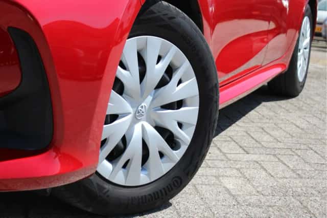Toyota Yaris (2023) thumbnail 2