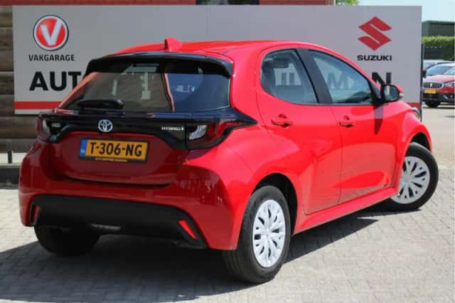 Toyota Yaris (2023) thumbnail 3