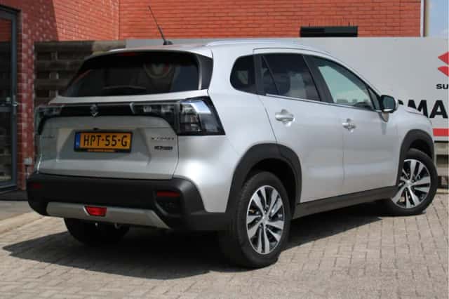 Suzuki S-Cross (2024) thumbnail 2
