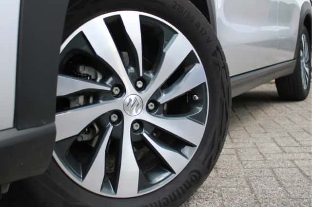Suzuki S-Cross (2024) thumbnail 3