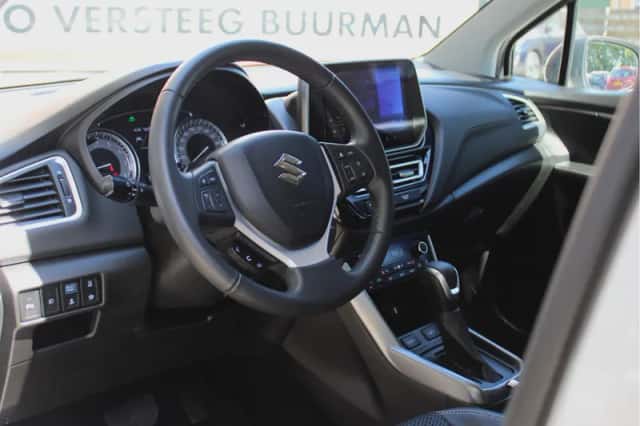 Suzuki S-Cross (2024) thumbnail 5