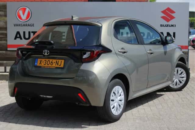 Toyota Yaris (2024) thumbnail 2