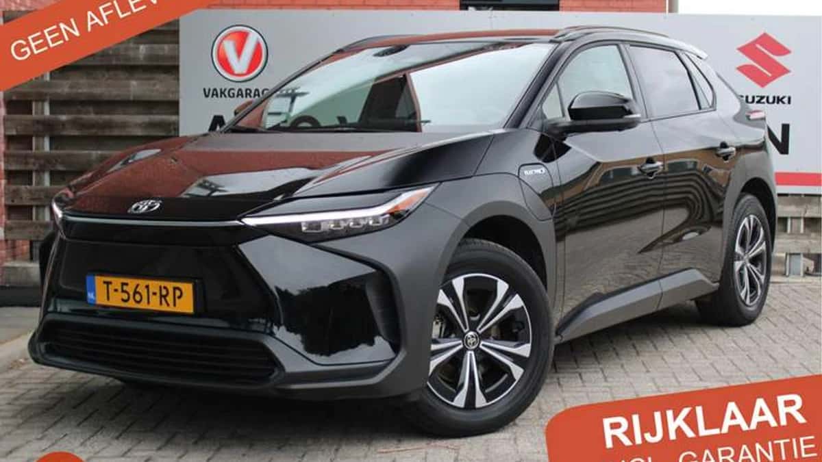 Toyota bZ4X (2023) — foto 1