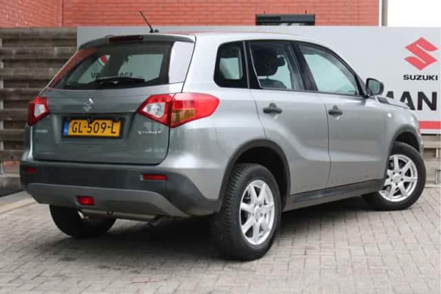 Suzuki Vitara (2015) thumbnail 2