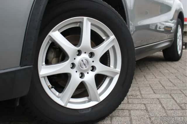 Suzuki Vitara (2015) thumbnail 3