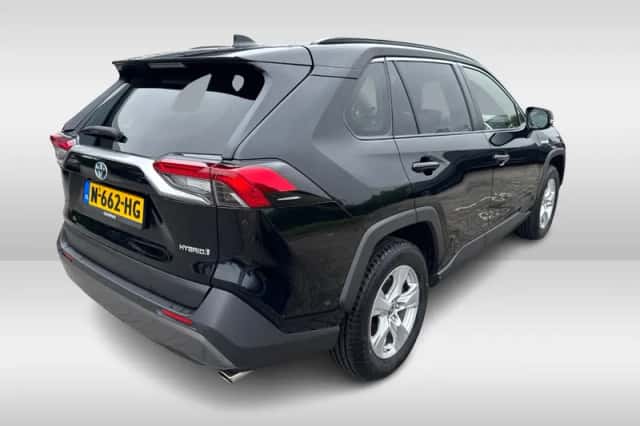 Toyota RAV4 (2022) thumbnail 2