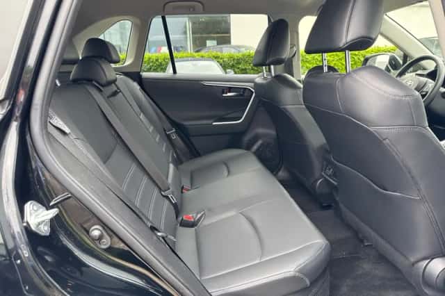 Toyota RAV4 (2022) thumbnail 5